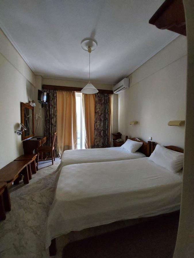 Batis Hotel Livanátai エクステリア 写真