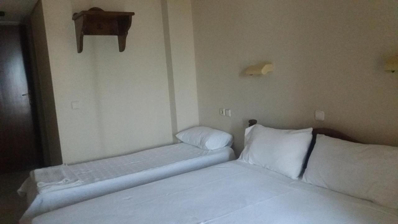 Batis Hotel Livanátai エクステリア 写真