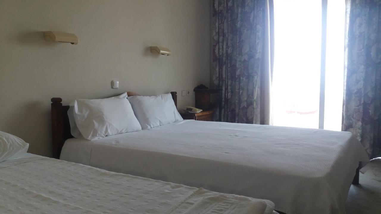 Batis Hotel Livanátai エクステリア 写真