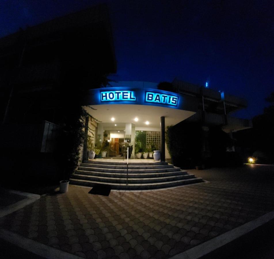 Batis Hotel Livanátai エクステリア 写真