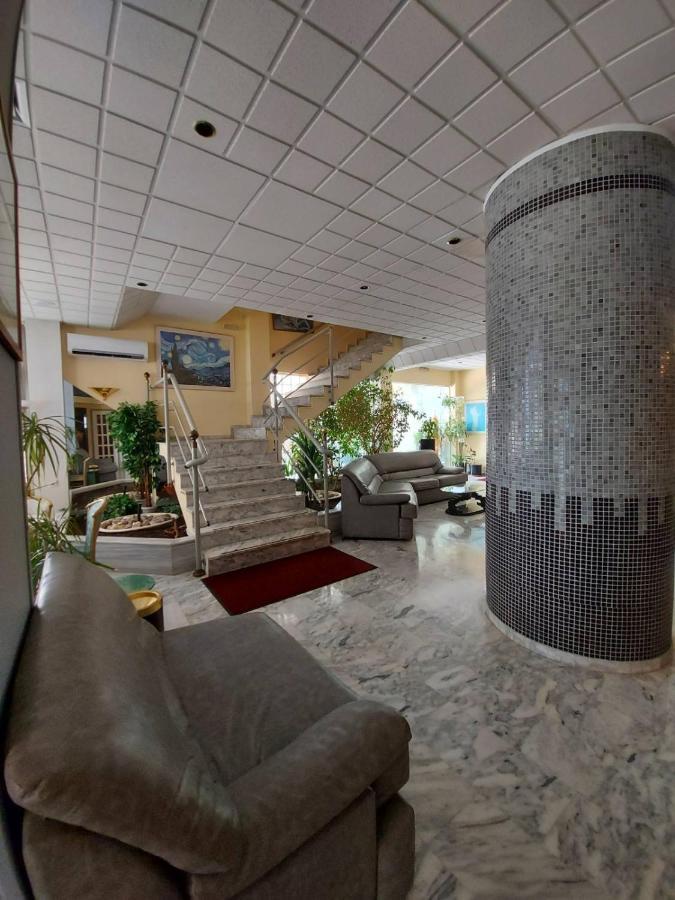 Batis Hotel Livanátai エクステリア 写真