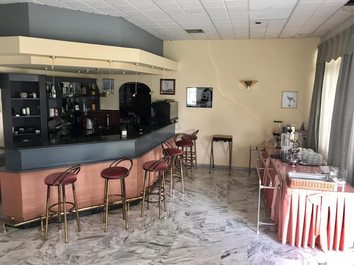 Batis Hotel Livanátai エクステリア 写真