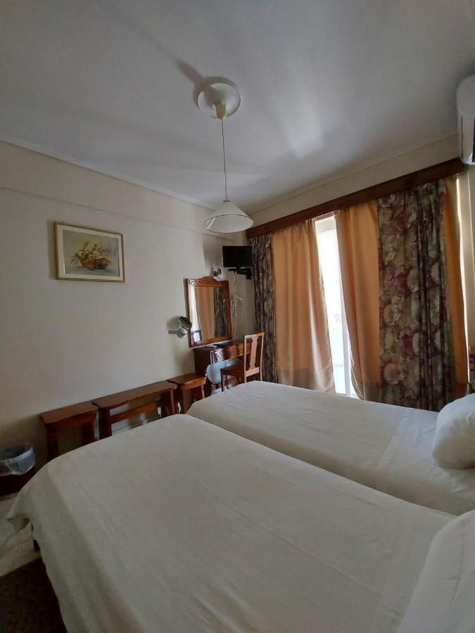 Batis Hotel Livanátai エクステリア 写真