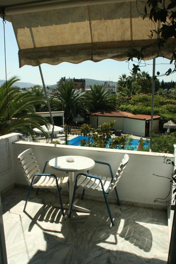 Batis Hotel Livanátai エクステリア 写真